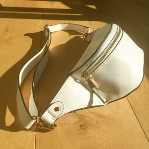 White fashionista belt bag